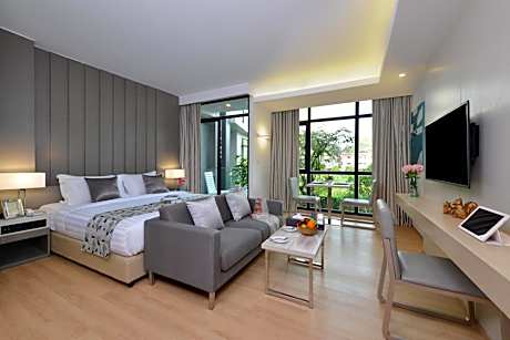 Deluxe Twin Room with Pool View