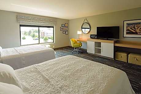 Queen Room with Two Queen Beds - Non-Smoking