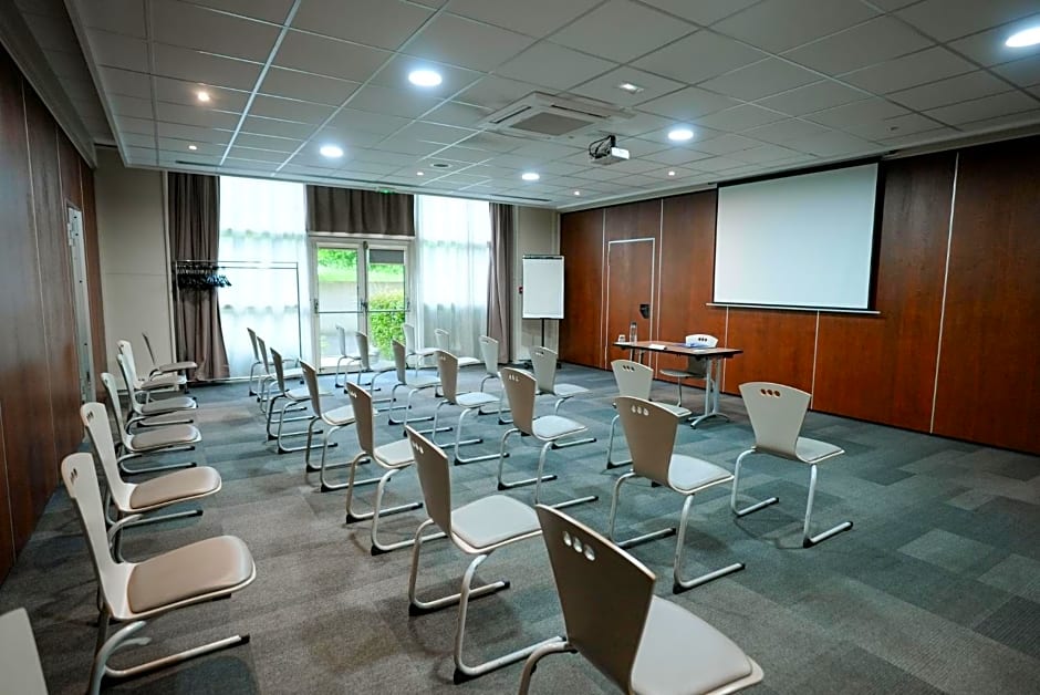 Hotel Campanile Roissy