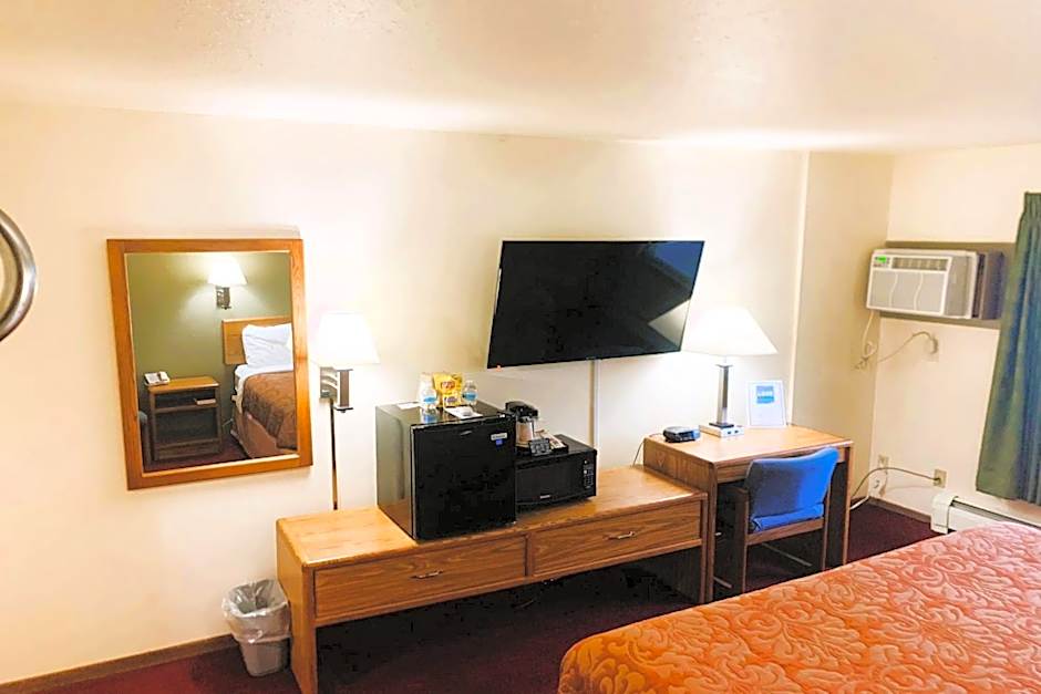Love Hotels Staples by OYO at HWY 10 MN
