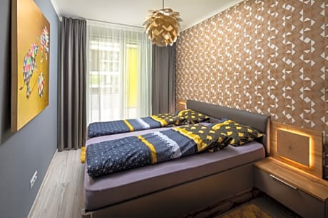 Luxury One-bedroom Apartment