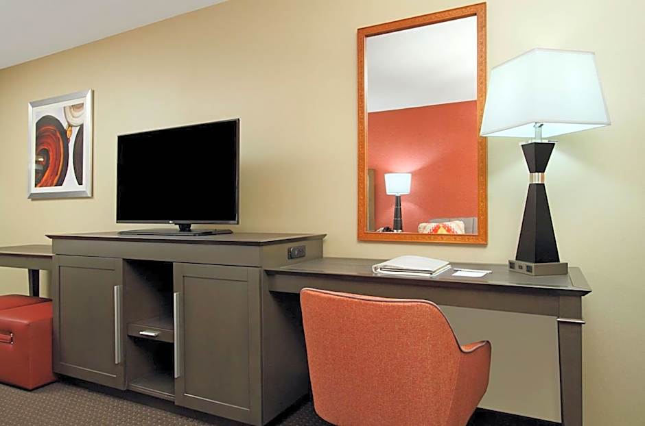 Hampton Inn By Hilton Columbus-Airport
