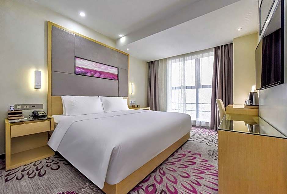 Lavande Hotel Luzhou Jiale Century City