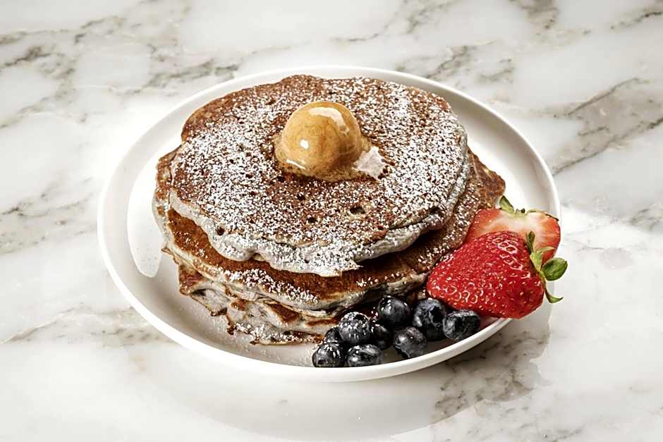 THE ADVENIRE, AUTOGRAPH COLLECTION