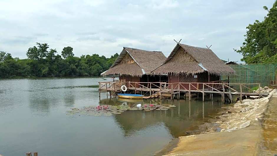 Photo 1 of 3 of Fan Room On Raft