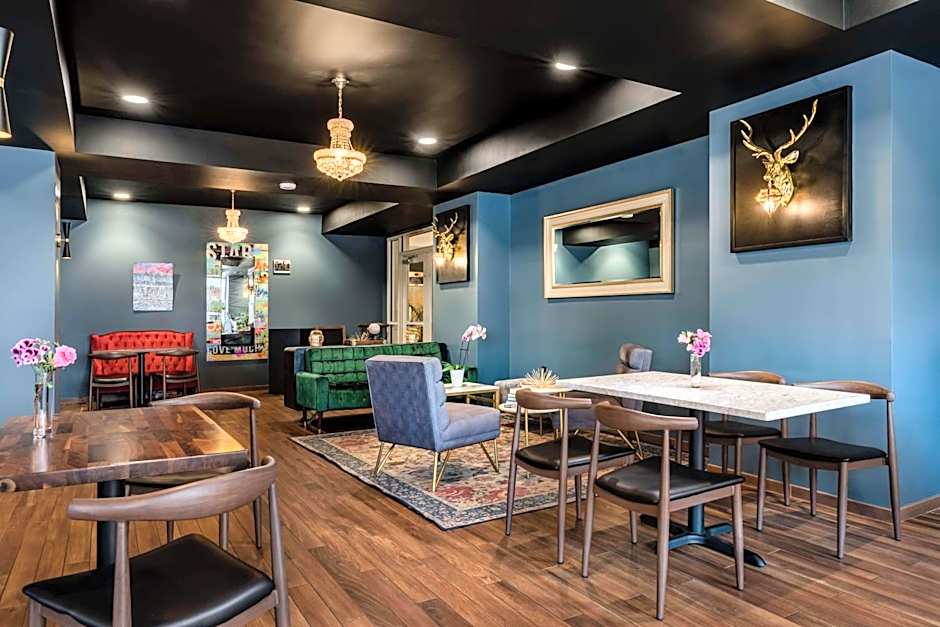 Hotel Elkhart, Tapestry Collection By Hilton