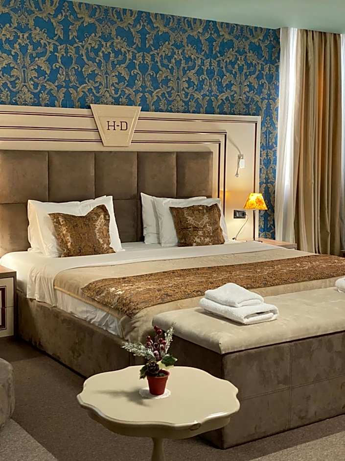 Hotel Deluxe