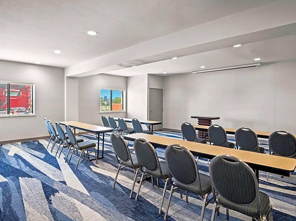 Comfort Suites Lindale - Tyler North