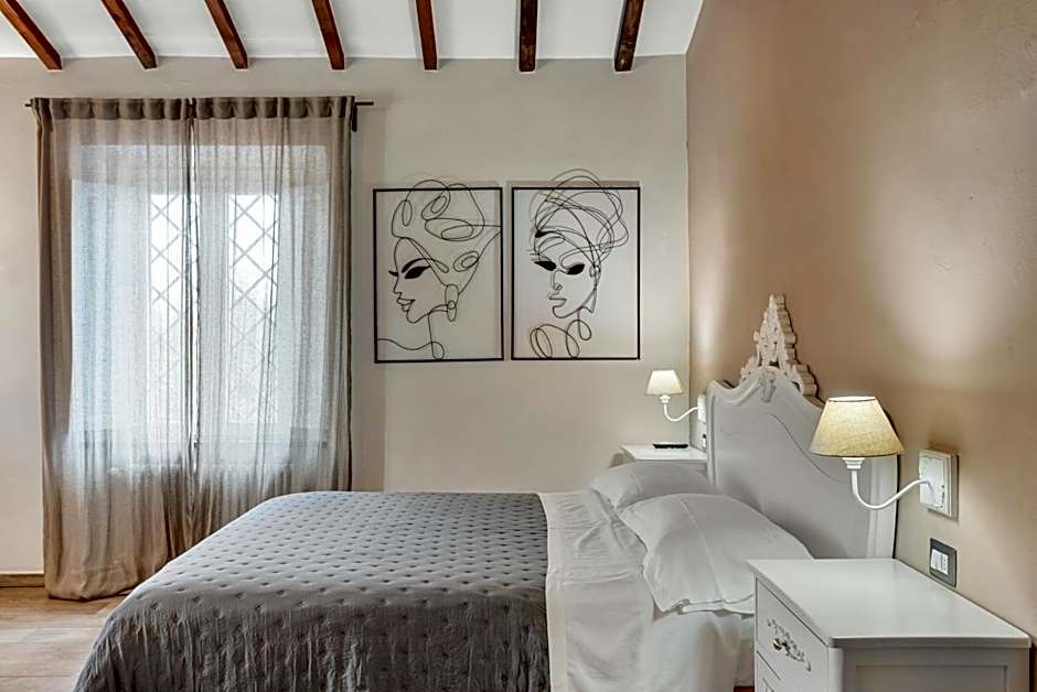 Photo 1 of 3 of 1 Queen Bed, Pool View