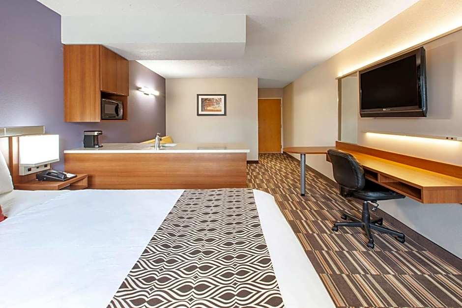 Microtel Inn & Suites by Wyndham Pittsburgh Airport
