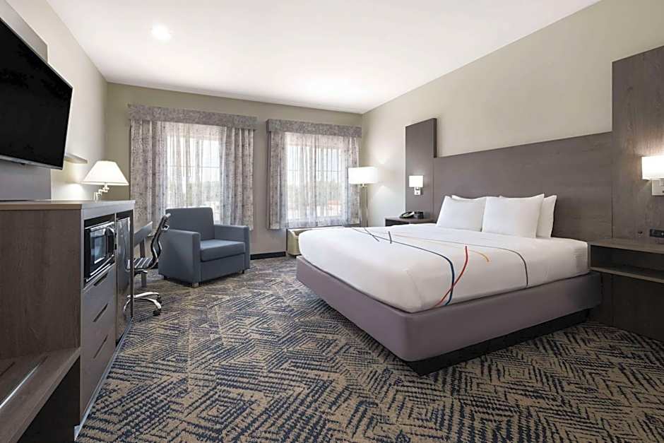 La Quinta Inn & Suites by Wyndham Tulsa Airport