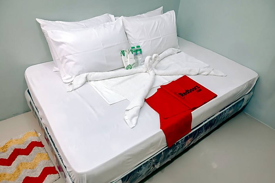 RedDoorz near Mariners Legazpi