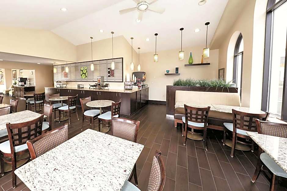 La Quinta Inn & Suites by Wyndham Sandusky