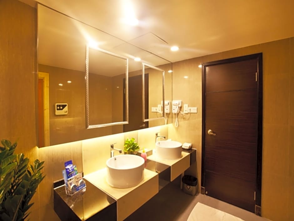 New World Hotel