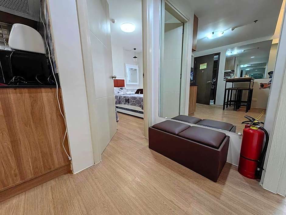 2 BR Loop Tower 1524