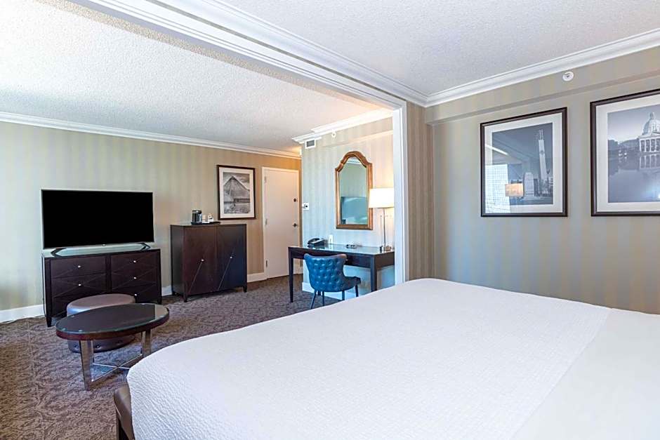 Sandman Signature Edmonton Downtown Hotel