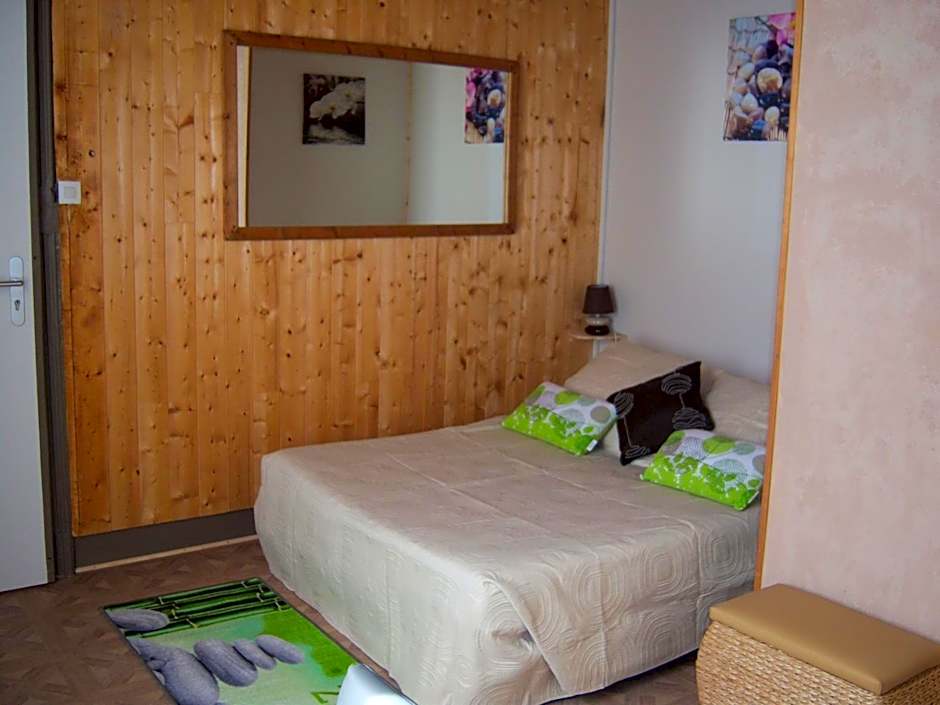 Photo 1 of 8 of Double Room