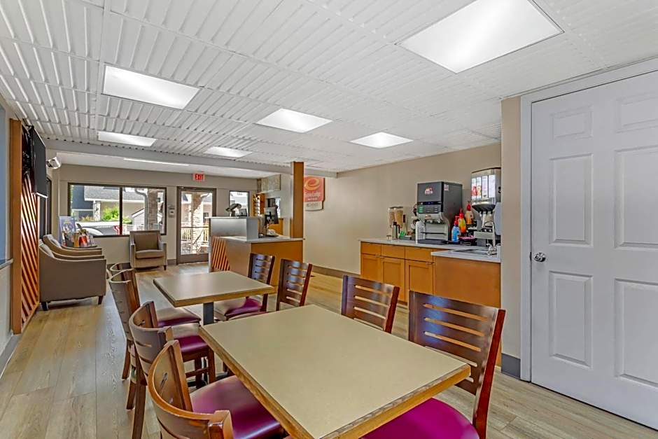 Econo Lodge Inn & Suites At The Conference Center