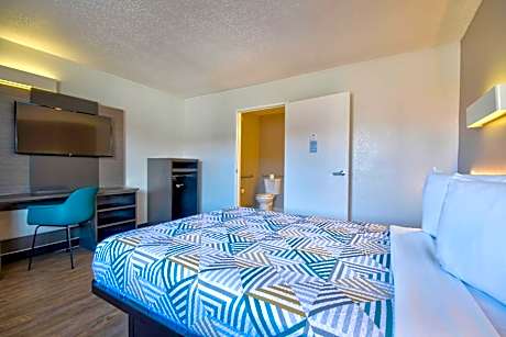 Queen Room - Disability Access - Non-Smoking