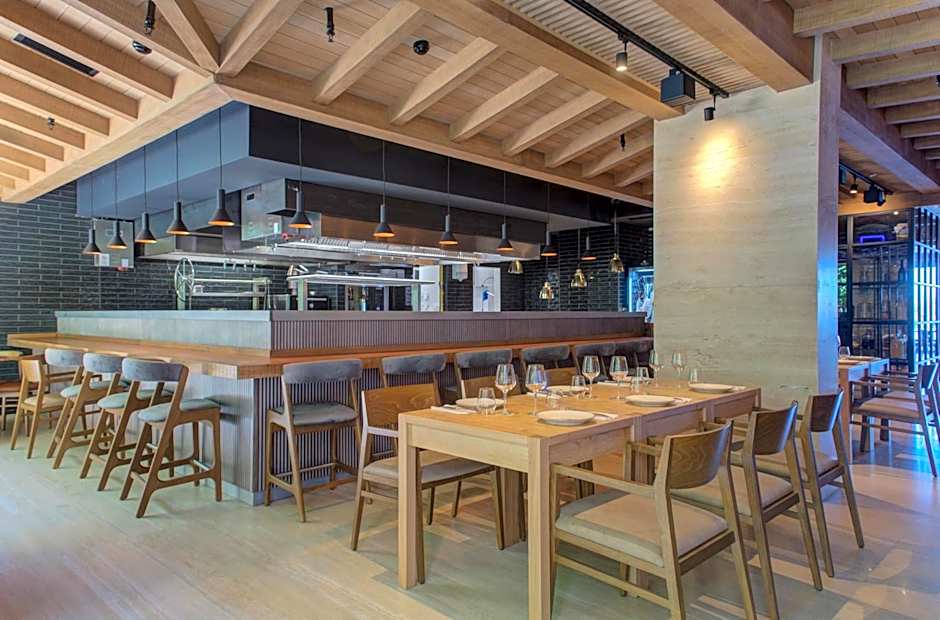 Land's End, Boutique Hotel