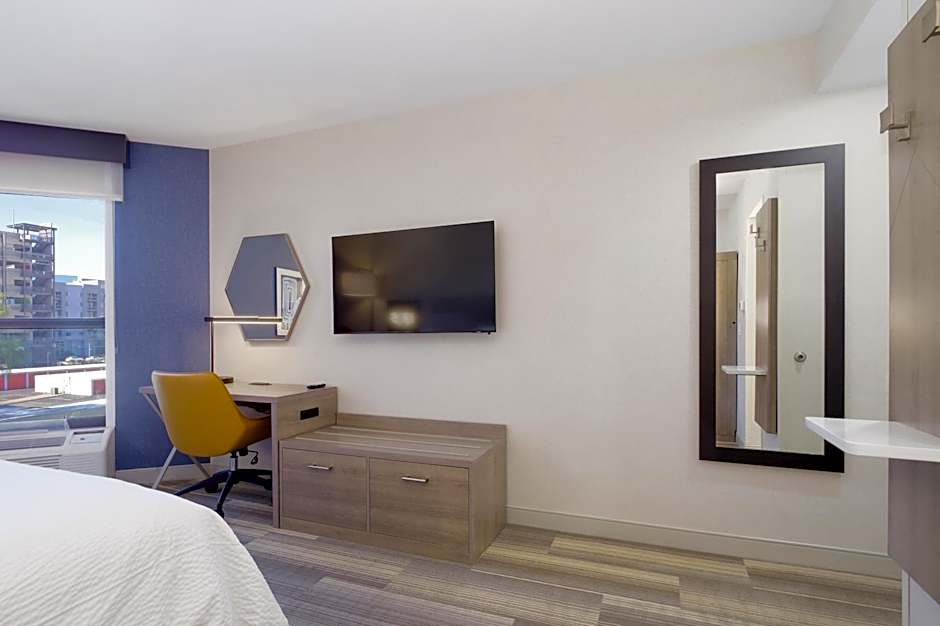 Holiday Inn Express & Suites Phoenix  Tempe By IHG