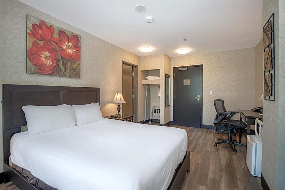 Coast Lonsdale Quay Hotel