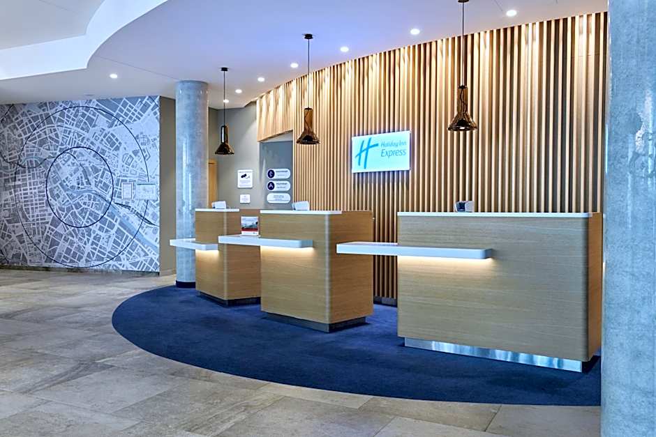 Holiday Inn Express Berlin - Alexanderplatz By IHG