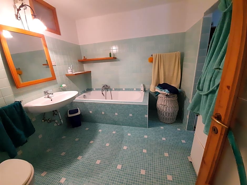 Alla Curva di Elia Manzoni