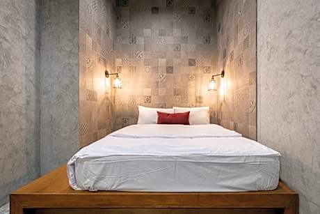 Private Room with Shared Bathroom