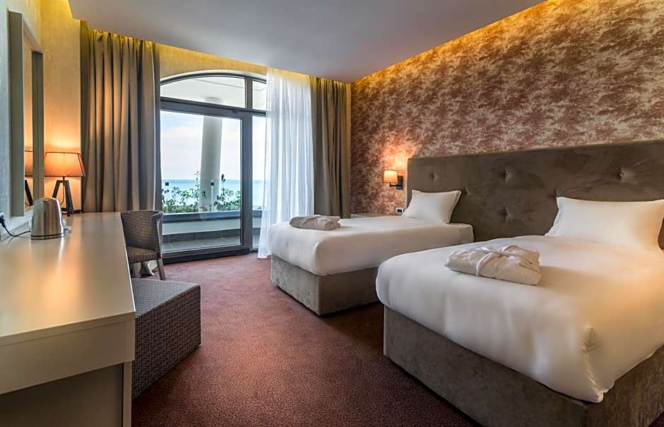 The Grand Gloria Hotel