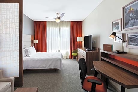 1 Queen Bed Studio Nonsmoking