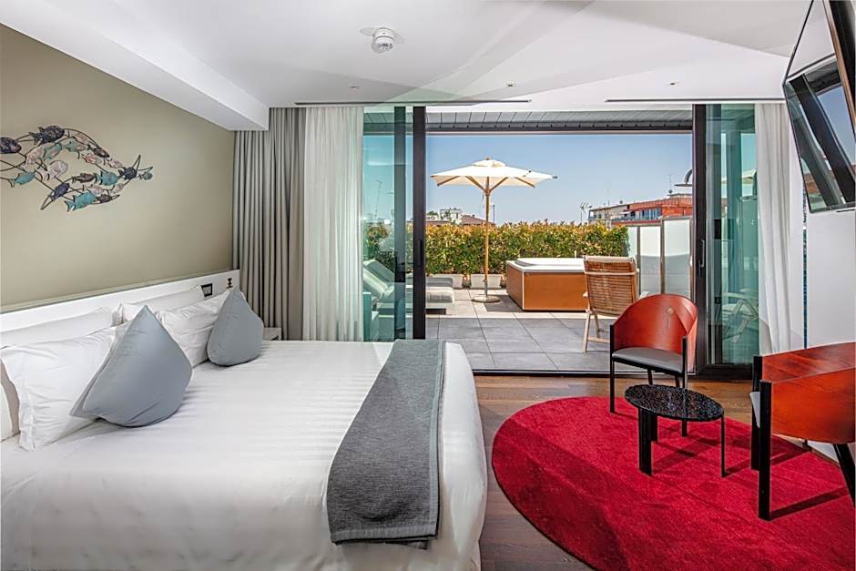 Monaco Suites Hotel
