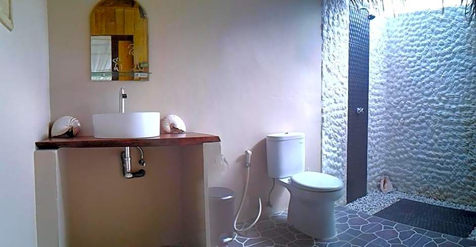 Nini's Beach Bungalows