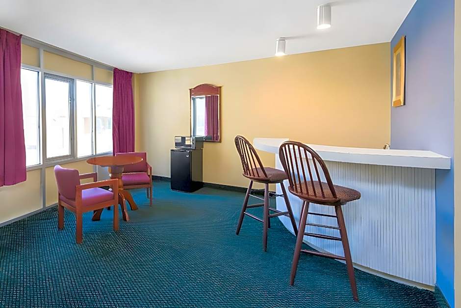 Blue Way Inn & Suites Wichita East