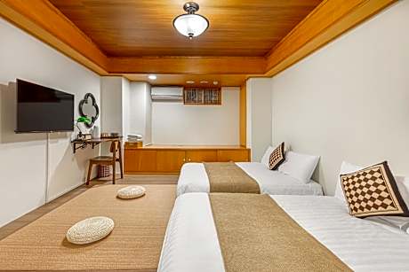 Quadruple Room with Shared Bathroom