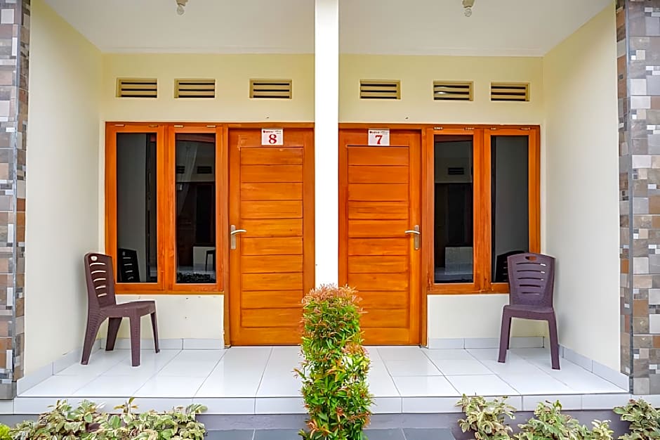 RedDoorz near Buleleng Harbour 2