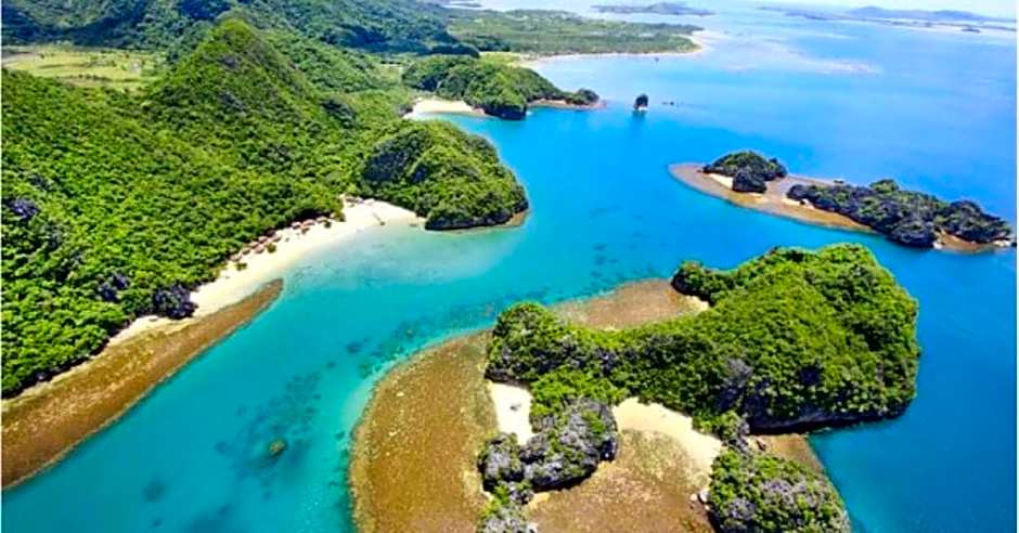 RedDoorz near Colgante Bridge Naga City