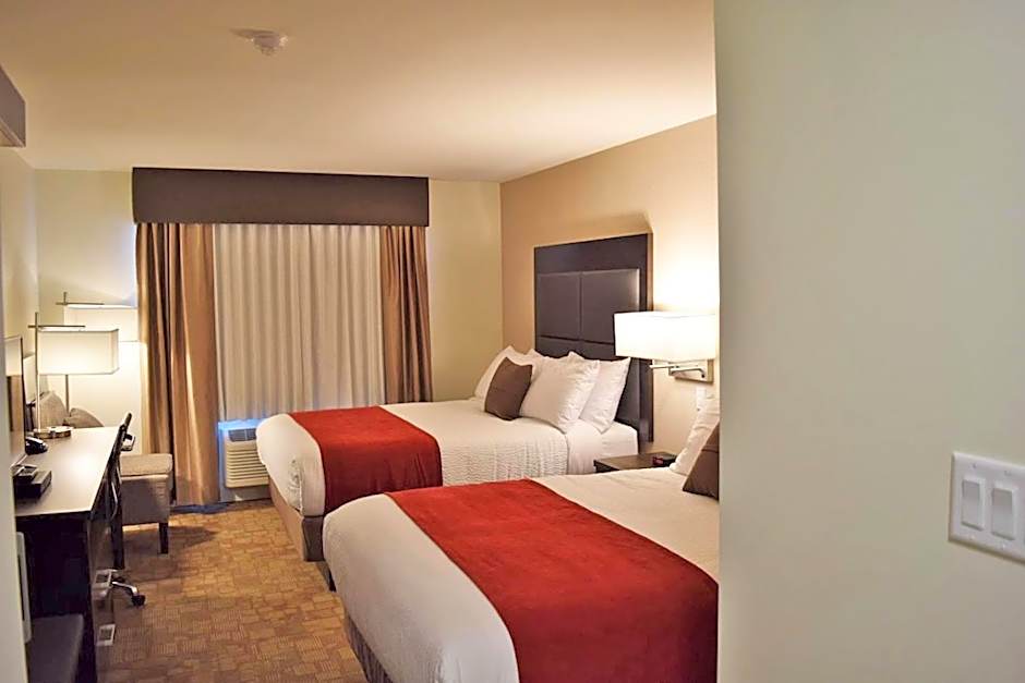 Days Inn by Wyndham 100 Mile House