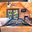 Ryes and Shine Bootlegger's Cabin! Hot Tub* Pool* Arcade* Billiards *EV * Pet Friendly