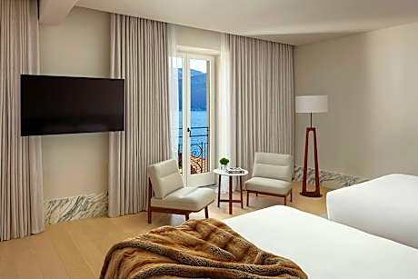 Deluxe, Lake View, Deluxe Guest Room, 2 Queen, Lake View
