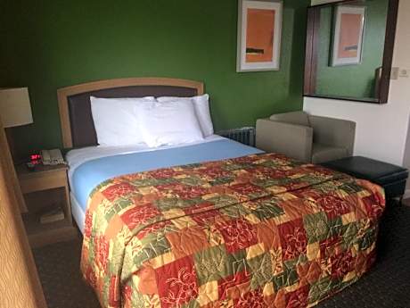 Non-Smoking Queen Room