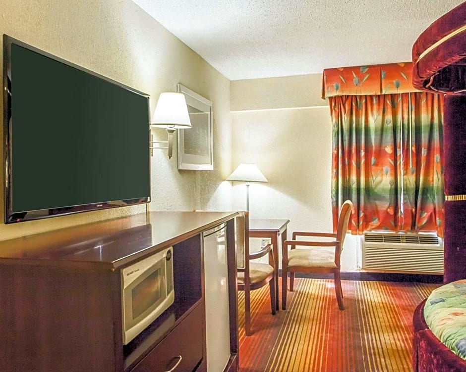 Days Inn by Wyndham Jersey City
