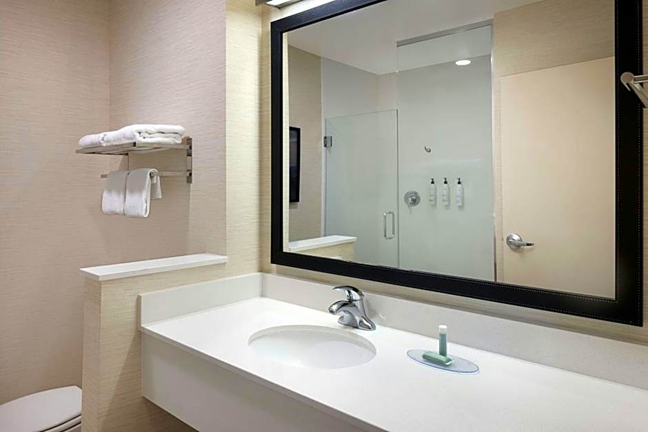 Fairfield Inn & Suites by Marriott Lincoln Southeast