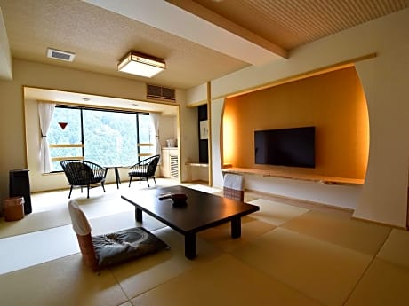 Japanese-Style Family Room (6 Adults)