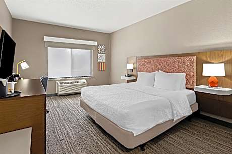 1 KING MOBILITY/HEARING ACC RI SHOWER NOSMOK