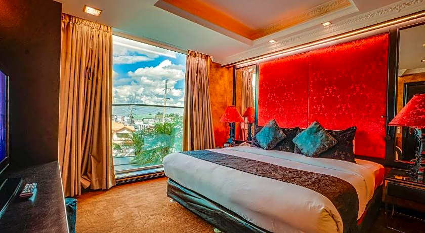 Fields Plaza Suites Condo-Hotel