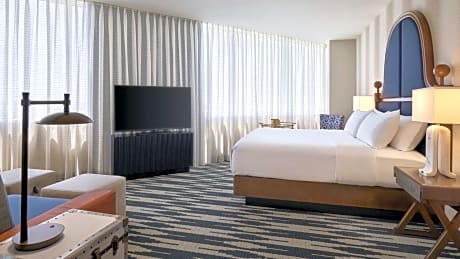 Junior Suite, 1 King, Sofa bed, City view, Corner room
