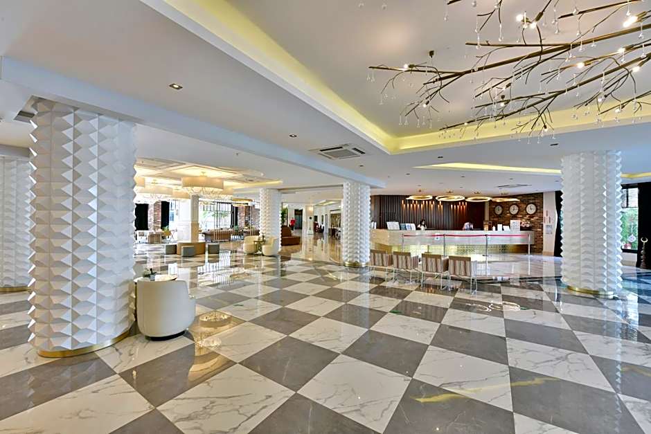 Royal Garden Beach Hotel