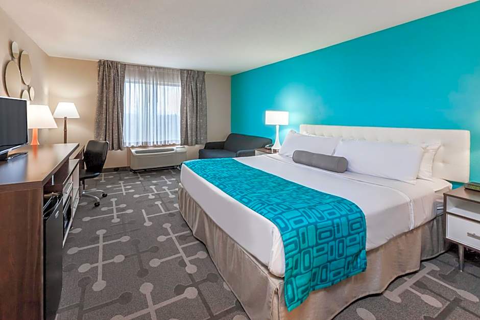 Howard Johnson by Wyndham Romulus Detroit Metro Airport