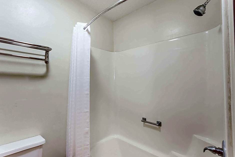 Super 8 by Wyndham Dixon